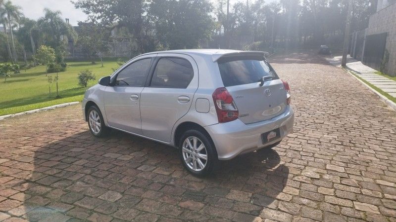 Toyota ETIOS X PLUS 1.5 2019 GRASSI VEÍCULOS LAJEADO / Carros no Vale