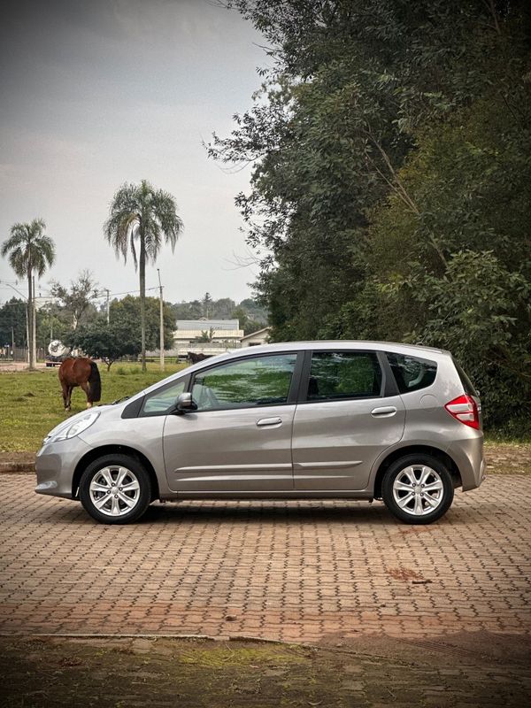 Honda FIT LX 1.4 2013 NEUMANN VEÍCULOS ARROIO DO MEIO / Carros no Vale