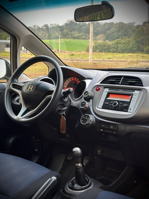 Honda FIT LX 1.4 2013 NEUMANN VEÍCULOS ARROIO DO MEIO / Carros no Vale