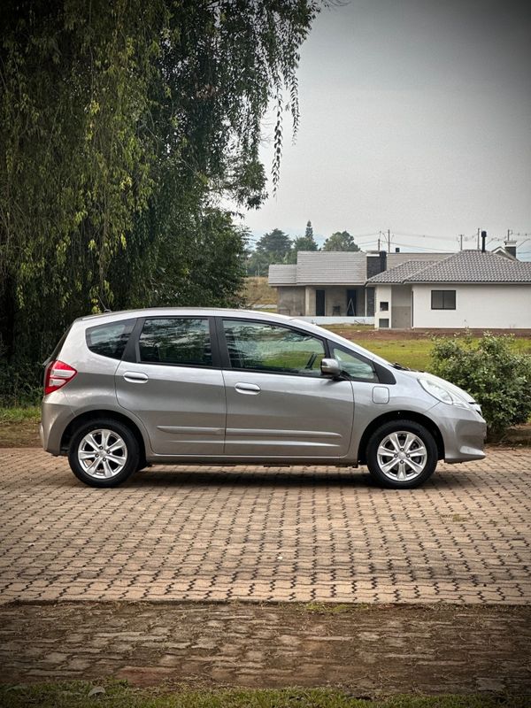 Honda FIT LX 1.4 2013 NEUMANN VEÍCULOS ARROIO DO MEIO / Carros no Vale