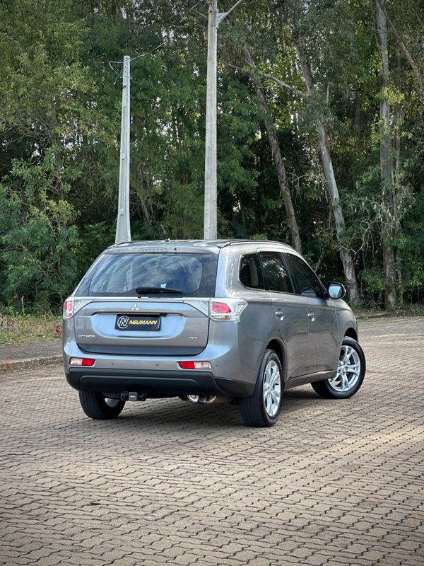 Mitsubishi OUTLANDER 3.0 V6 2015 NEUMANN VEÍCULOS ARROIO DO MEIO / Carros no Vale