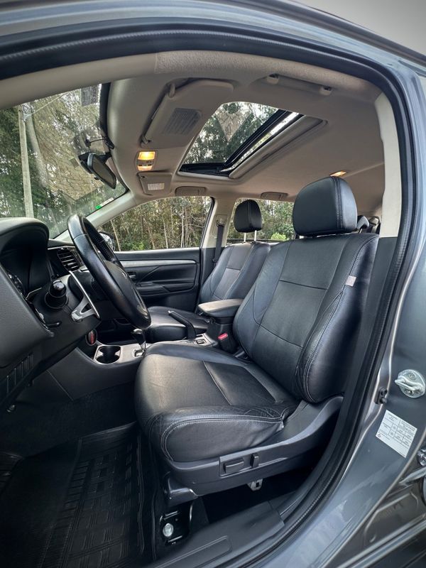 Mitsubishi OUTLANDER 3.0 V6 2015 NEUMANN VEÍCULOS ARROIO DO MEIO / Carros no Vale