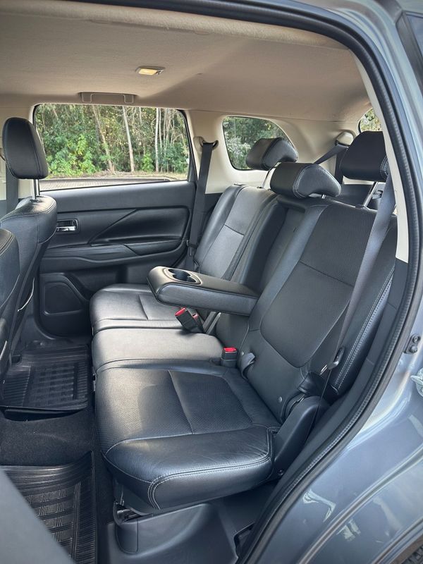 Mitsubishi OUTLANDER 3.0 V6 2015 NEUMANN VEÍCULOS ARROIO DO MEIO / Carros no Vale