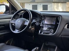 Mitsubishi OUTLANDER 3.0 V6 2015 NEUMANN VEÍCULOS ARROIO DO MEIO / Carros no Vale