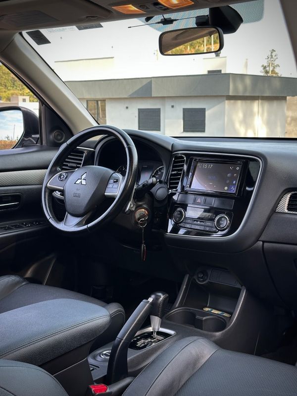 Mitsubishi OUTLANDER 3.0 V6 2015 NEUMANN VEÍCULOS ARROIO DO MEIO / Carros no Vale