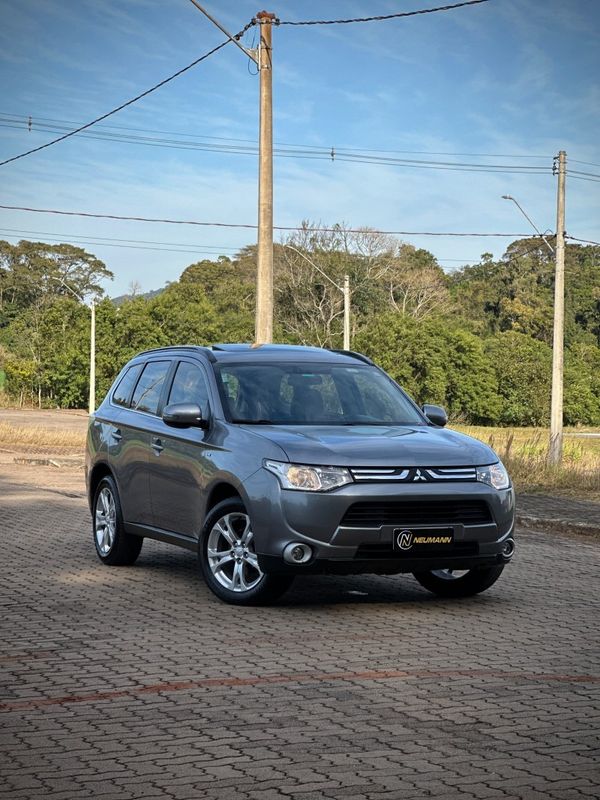 Mitsubishi OUTLANDER 3.0 V6 2015 NEUMANN VEÍCULOS ARROIO DO MEIO / Carros no Vale