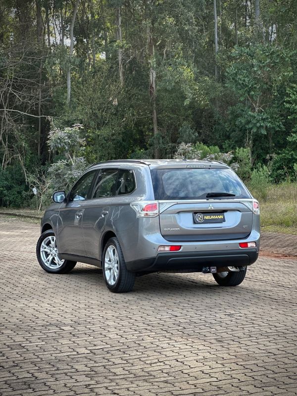 Mitsubishi OUTLANDER 3.0 V6 2015 NEUMANN VEÍCULOS ARROIO DO MEIO / Carros no Vale