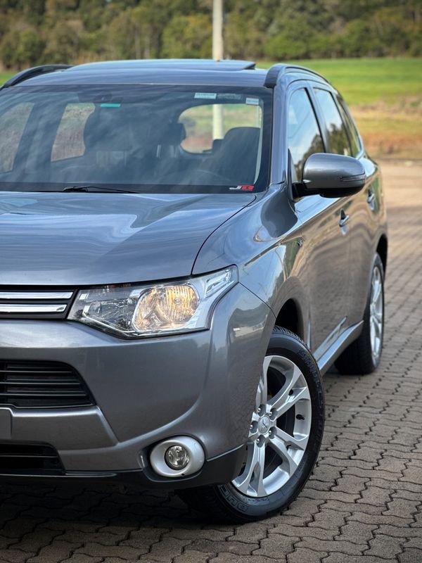 Mitsubishi OUTLANDER 3.0 V6 2015 NEUMANN VEÍCULOS ARROIO DO MEIO / Carros no Vale