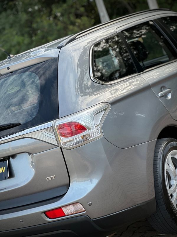Mitsubishi OUTLANDER 3.0 V6 2015 NEUMANN VEÍCULOS ARROIO DO MEIO / Carros no Vale