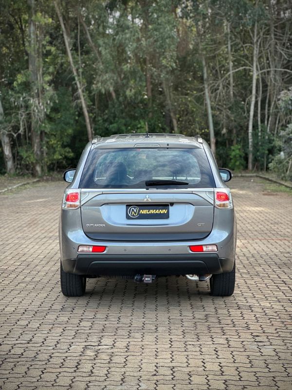 Mitsubishi OUTLANDER 3.0 V6 2015 NEUMANN VEÍCULOS ARROIO DO MEIO / Carros no Vale