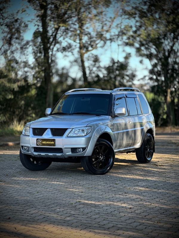 Mitsubishi PAJERO TR4 2.0 2010 NEUMANN VEÍCULOS ARROIO DO MEIO / Carros no Vale