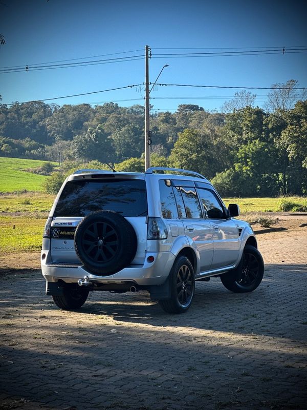 Mitsubishi PAJERO TR4 2.0 2010 NEUMANN VEÍCULOS ARROIO DO MEIO / Carros no Vale