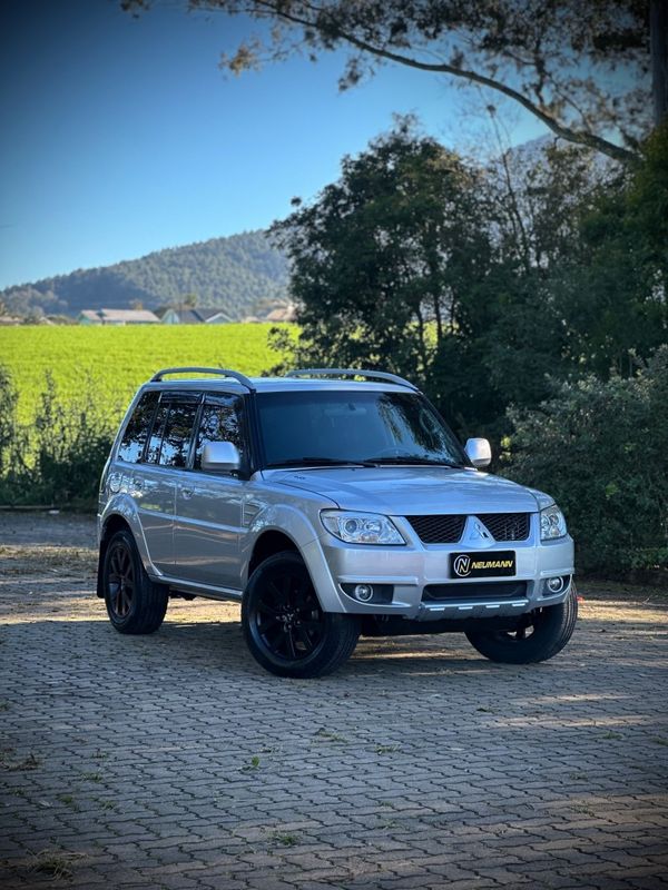 Mitsubishi PAJERO TR4 2.0 2010 NEUMANN VEÍCULOS ARROIO DO MEIO / Carros no Vale
