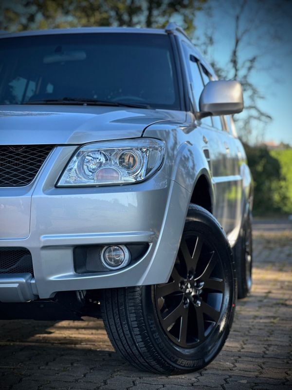 Mitsubishi PAJERO TR4 2.0 2010 NEUMANN VEÍCULOS ARROIO DO MEIO / Carros no Vale