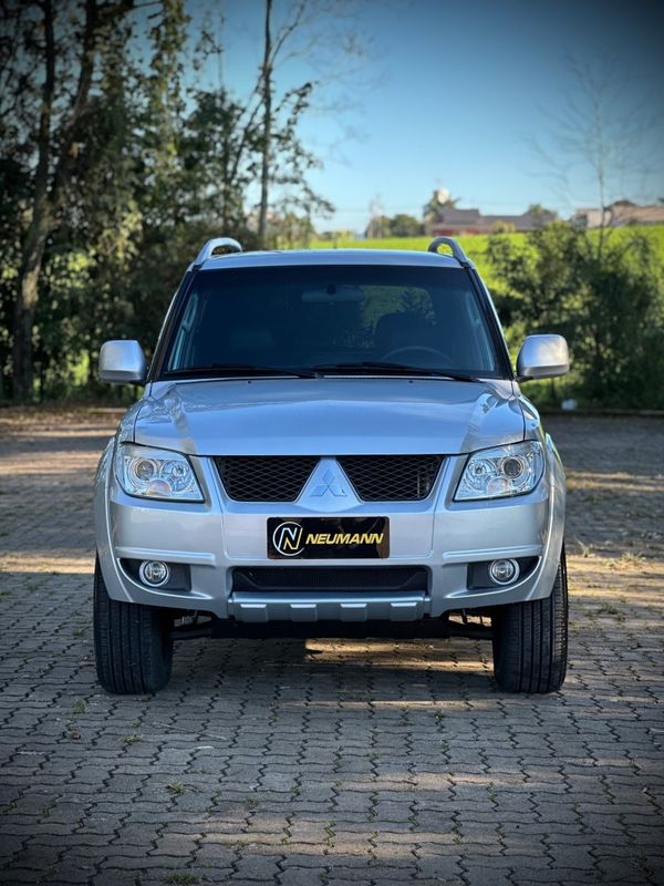 Mitsubishi PAJERO TR4 2.0 2010 NEUMANN VEÍCULOS ARROIO DO MEIO / Carros no Vale