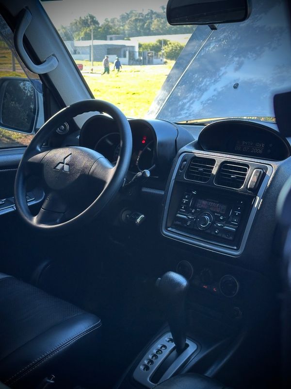 Mitsubishi PAJERO TR4 2.0 2010 NEUMANN VEÍCULOS ARROIO DO MEIO / Carros no Vale