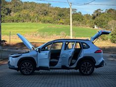 Toyota COROLLA CROSS XRX HÍBRIDO 2023 NEUMANN VEÍCULOS ARROIO DO MEIO / Carros no Vale