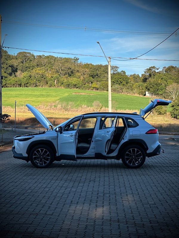 Toyota COROLLA CROSS XRX HÍBRIDO 2023 NEUMANN VEÍCULOS ARROIO DO MEIO / Carros no Vale Toyota COROLLA CROSS XRX HÍBRIDO 2023 NEUMANN VEÍCULOS ARROIO DO MEIO / Carros no Vale