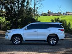 Toyota HILUX SW4 SRX 2.8 2017 NEUMANN VEÍCULOS ARROIO DO MEIO / Carros no Vale