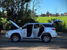Toyota HILUX SW4 SRX 2.8 2017 NEUMANN VEÍCULOS ARROIO DO MEIO / Carros no Vale
