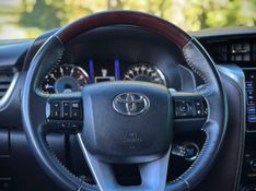 Toyota HILUX SW4 SRX 2.8 2017 NEUMANN VEÍCULOS ARROIO DO MEIO / Carros no Vale