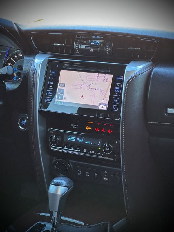 Toyota HILUX SW4 SRX 2.8 2017 NEUMANN VEÍCULOS ARROIO DO MEIO / Carros no Vale Toyota HILUX SW4 SRX 2.8 2017 NEUMANN VEÍCULOS ARROIO DO MEIO / Carros no Vale