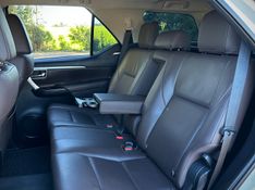 Toyota HILUX SW4 SRX 2.8 2017 NEUMANN VEÍCULOS ARROIO DO MEIO / Carros no Vale