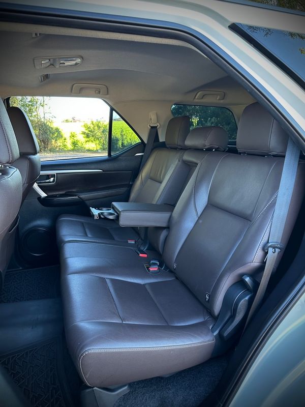 Toyota HILUX SW4 SRX 2.8 2017 NEUMANN VEÍCULOS ARROIO DO MEIO / Carros no Vale Toyota HILUX SW4 SRX 2.8 2017 NEUMANN VEÍCULOS ARROIO DO MEIO / Carros no Vale