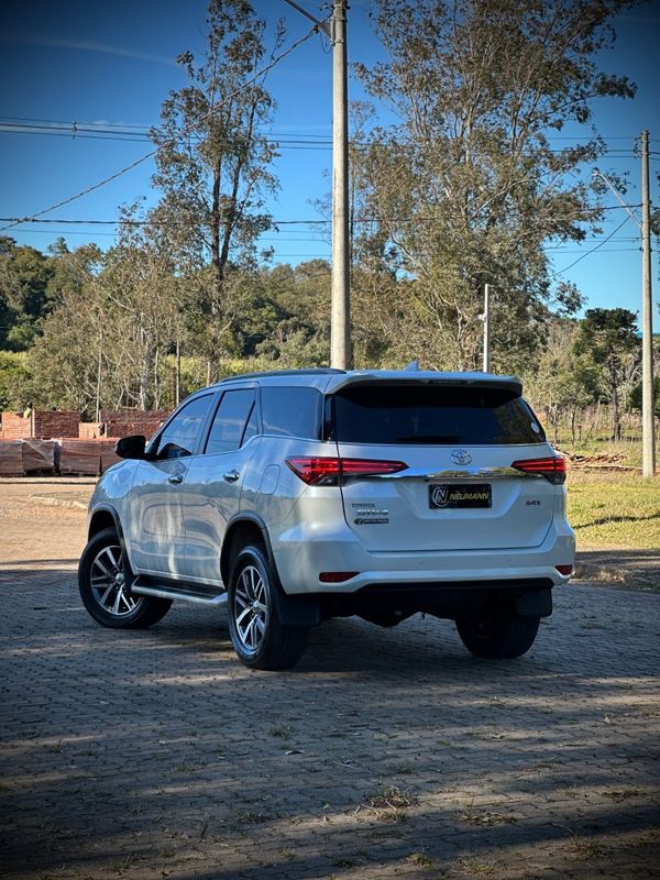 Toyota HILUX SW4 SRX 2.8 2017 NEUMANN VEÍCULOS ARROIO DO MEIO / Carros no Vale Toyota HILUX SW4 SRX 2.8 2017 NEUMANN VEÍCULOS ARROIO DO MEIO / Carros no Vale