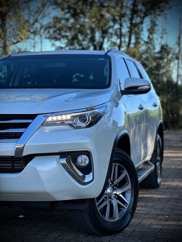 Toyota HILUX SW4 SRX 2.8 2017 NEUMANN VEÍCULOS ARROIO DO MEIO / Carros no Vale Toyota HILUX SW4 SRX 2.8 2017 NEUMANN VEÍCULOS ARROIO DO MEIO / Carros no Vale