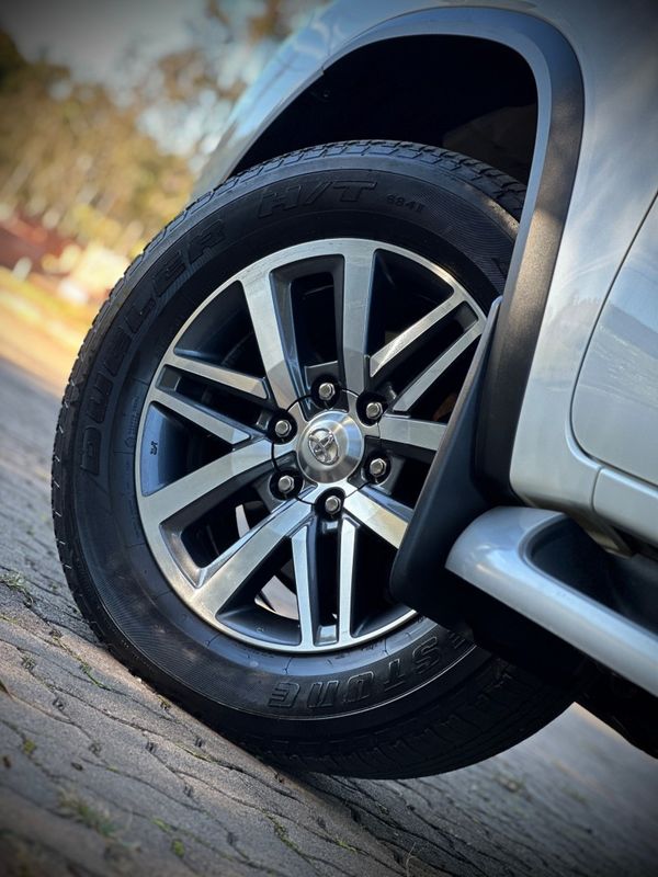 Toyota HILUX SW4 SRX 2.8 2017 NEUMANN VEÍCULOS ARROIO DO MEIO / Carros no Vale Toyota HILUX SW4 SRX 2.8 2017 NEUMANN VEÍCULOS ARROIO DO MEIO / Carros no Vale