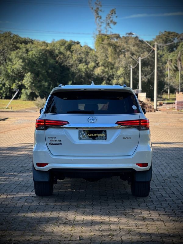 Toyota HILUX SW4 SRX 2.8 2017 NEUMANN VEÍCULOS ARROIO DO MEIO / Carros no Vale Toyota HILUX SW4 SRX 2.8 2017 NEUMANN VEÍCULOS ARROIO DO MEIO / Carros no Vale