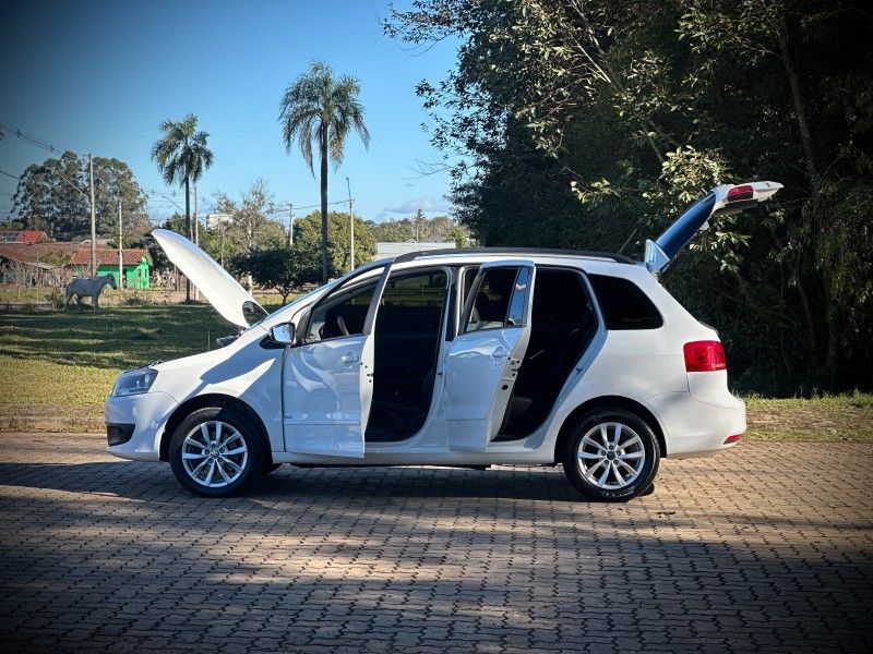 Volkswagen SPACEFOX TREND 1.6 2014 NEUMANN VEÍCULOS ARROIO DO MEIO / Carros no Vale
