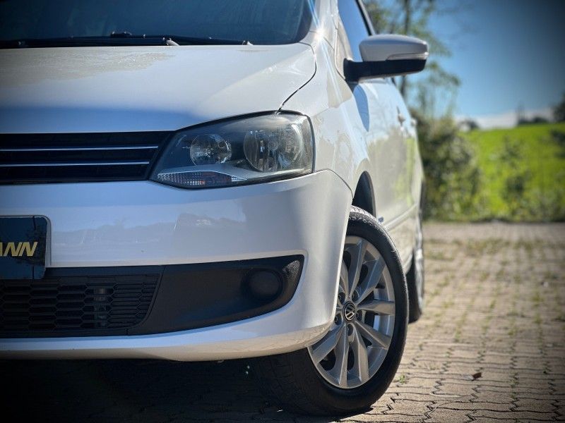 Volkswagen SPACEFOX TREND 1.6 2014 NEUMANN VEÍCULOS ARROIO DO MEIO / Carros no Vale