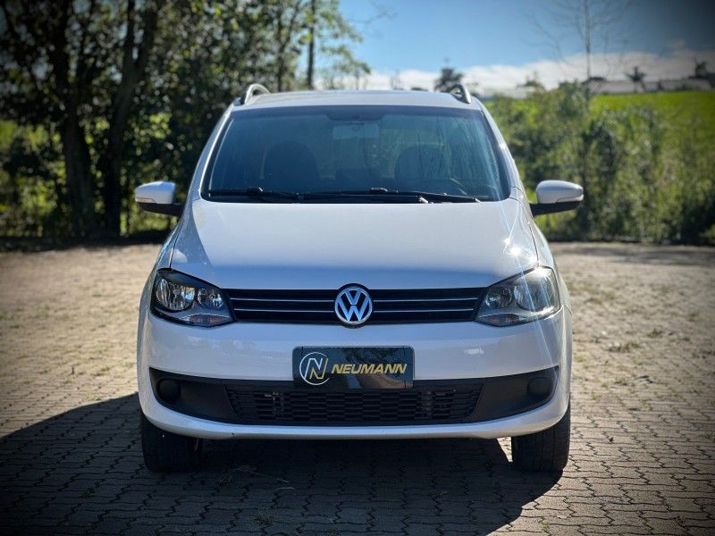 Volkswagen SPACEFOX TREND 1.6 2014 NEUMANN VEÍCULOS ARROIO DO MEIO / Carros no Vale