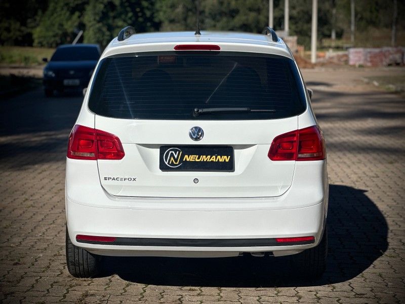 Volkswagen SPACEFOX TREND 1.6 2014 NEUMANN VEÍCULOS ARROIO DO MEIO / Carros no Vale