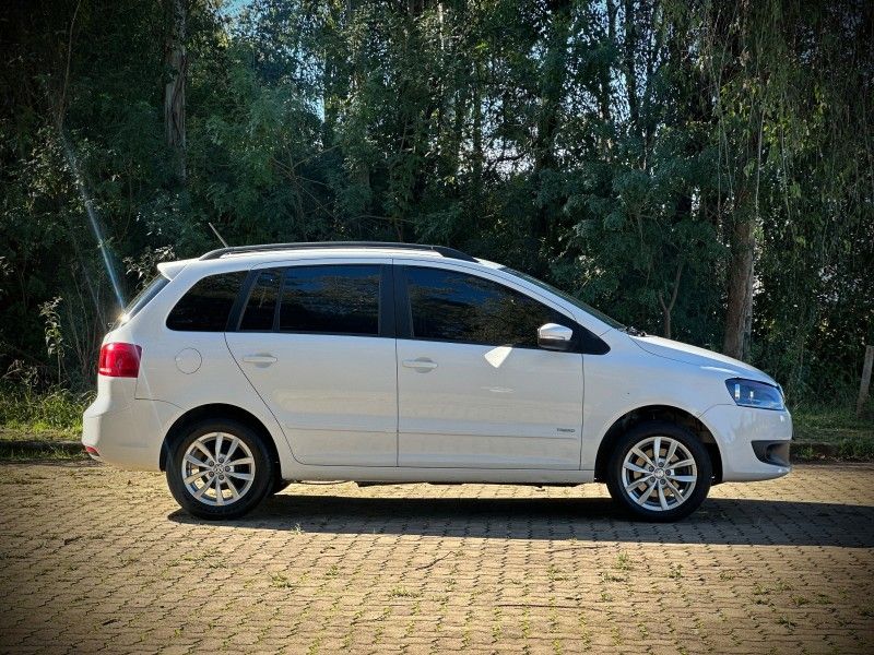 Volkswagen SPACEFOX TREND 1.6 2014 NEUMANN VEÍCULOS ARROIO DO MEIO / Carros no Vale