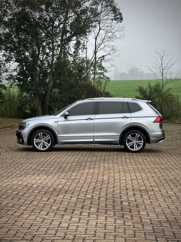 Volkswagen TIGUAN ALLSPACE R-LINE 350 2.0 TSI 2020 NEUMANN VEÍCULOS ARROIO DO MEIO / Carros no Vale Volkswagen TIGUAN ALLSPACE R-LINE 350 2.0 TSI 2020 NEUMANN VEÍCULOS ARROIO DO MEIO / Carros no Vale
