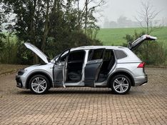Volkswagen TIGUAN ALLSPACE R-LINE 350 2.0 TSI 2020 NEUMANN VEÍCULOS ARROIO DO MEIO / Carros no Vale