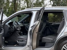 Volkswagen TIGUAN ALLSPACE R-LINE 350 2.0 TSI 2020 NEUMANN VEÍCULOS ARROIO DO MEIO / Carros no Vale