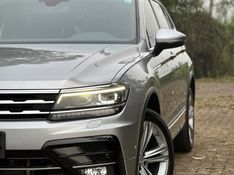 Volkswagen TIGUAN ALLSPACE R-LINE 350 2.0 TSI 2020 NEUMANN VEÍCULOS ARROIO DO MEIO / Carros no Vale
