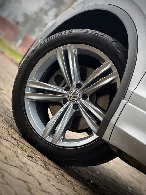 Volkswagen TIGUAN ALLSPACE R-LINE 350 2.0 TSI 2020 NEUMANN VEÍCULOS ARROIO DO MEIO / Carros no Vale Volkswagen TIGUAN ALLSPACE R-LINE 350 2.0 TSI 2020 NEUMANN VEÍCULOS ARROIO DO MEIO / Carros no Vale