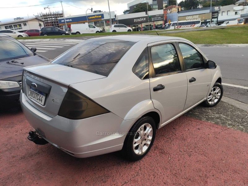 FORD FIESTA 1.0 MPI 8V 2012/2013 HUBNER MULTIMARCAS FARROUPILHA / Carros no Vale