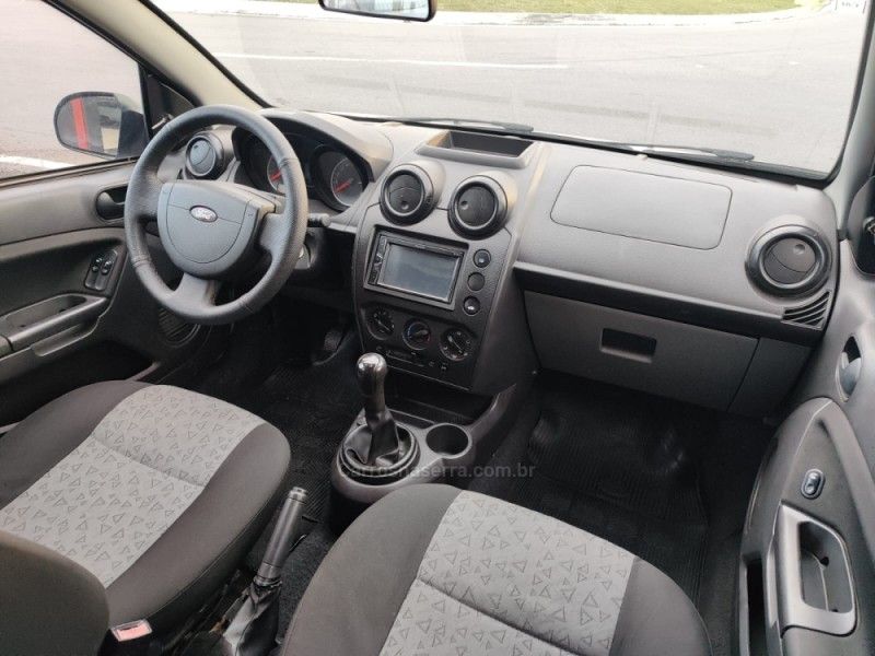 FORD FIESTA 1.0 MPI 8V 2012/2013 HUBNER MULTIMARCAS FARROUPILHA / Carros no Vale