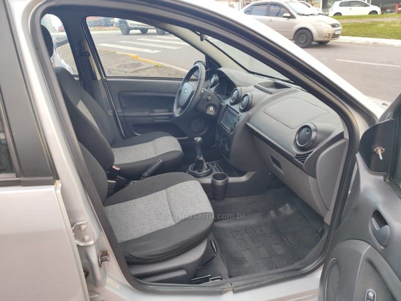 FORD FIESTA 1.0 MPI 8V 2012/2013 HUBNER MULTIMARCAS FARROUPILHA / Carros no Vale