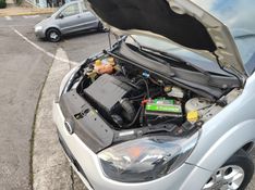 FORD FIESTA 1.0 MPI 8V 2012/2013 HUBNER MULTIMARCAS FARROUPILHA / Carros no Vale