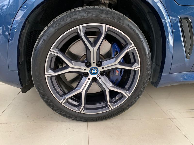 BMW X5 3.0 I6 TURBO HÍBRIDO XDRIVE45E M SPORT AUTOMÁTICO 2022/2023 FÁBIO BERNARDES PORTO ALEGRE / Carros no Vale