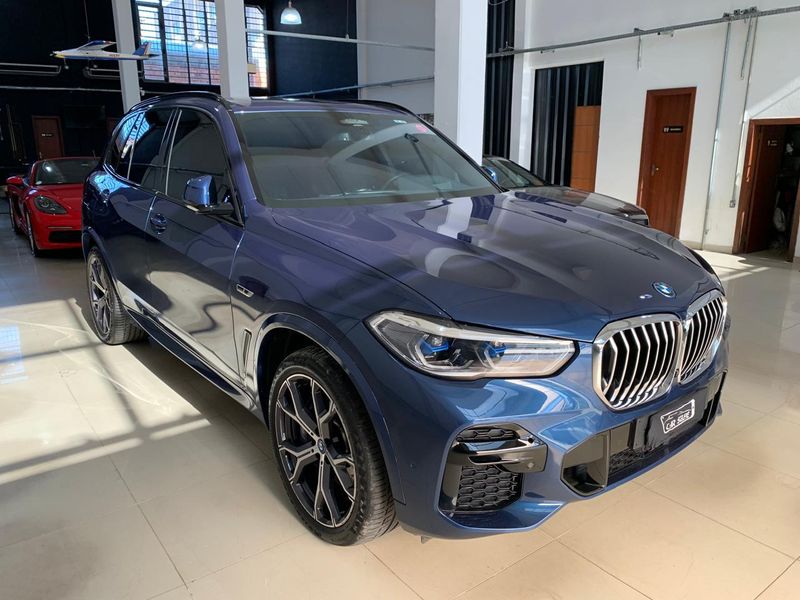 BMW X5 3.0 I6 TURBO HÍBRIDO XDRIVE45E M SPORT AUTOMÁTICO 2022/2023 FÁBIO BERNARDES PORTO ALEGRE / Carros no Vale
