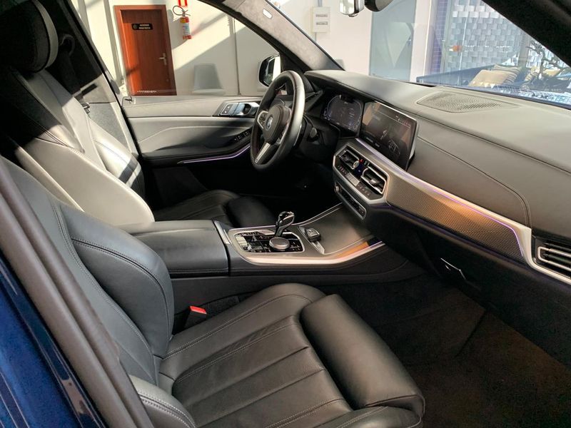 BMW X5 3.0 I6 TURBO HÍBRIDO XDRIVE45E M SPORT AUTOMÁTICO 2022/2023 FÁBIO BERNARDES PORTO ALEGRE / Carros no Vale