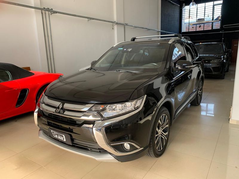MITSUBISHI OUTLANDER 3.0 GT 4X4 V6 24V GASOLINA 4P AUTOMÁTICO 2016/2017 FÁBIO BERNARDES PORTO ALEGRE / Carros no Vale